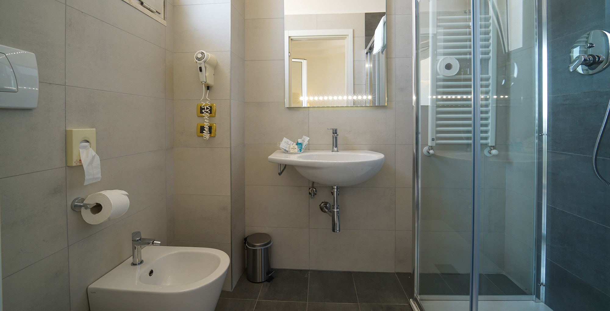 media.Slide-bagno-01-Hotel-Imperial-Beach-Rimini